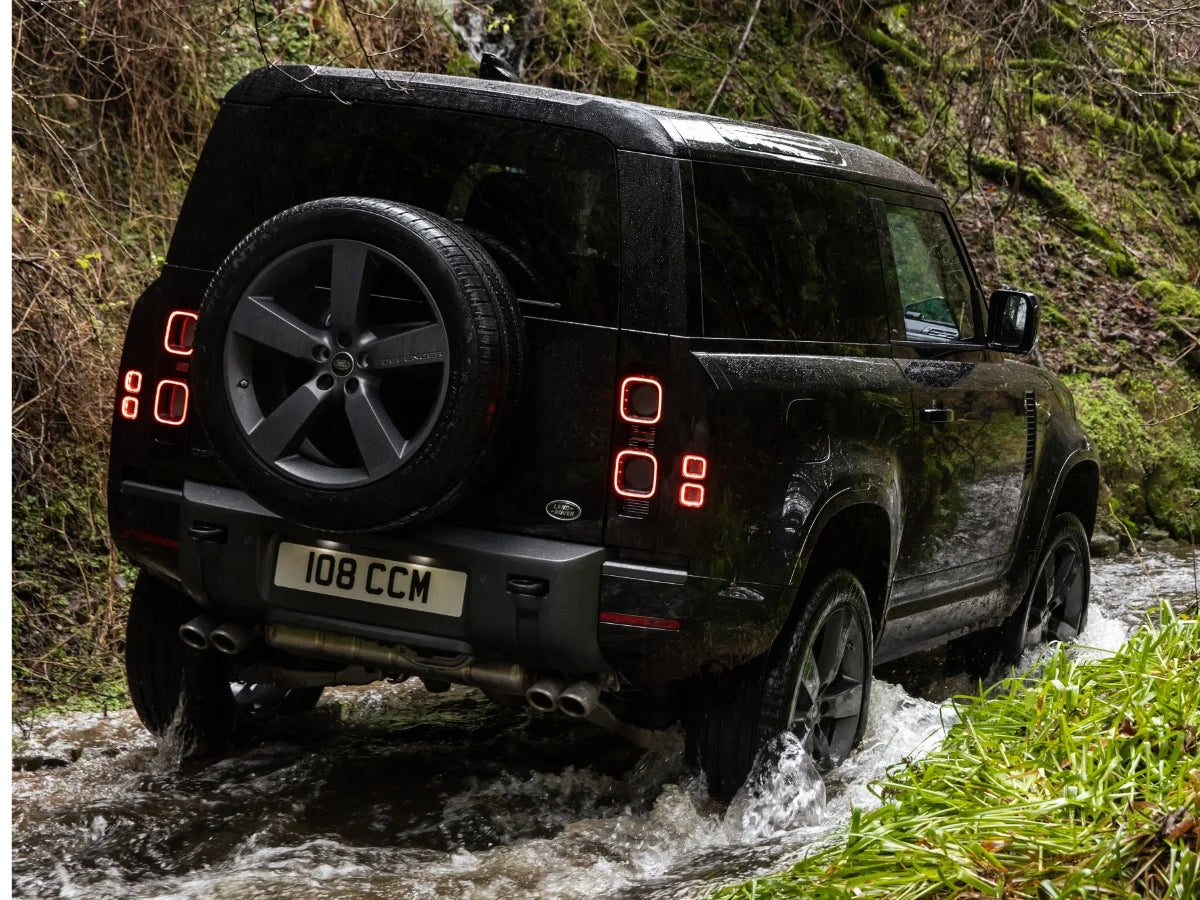 LAND ROVER DEFENDER 110